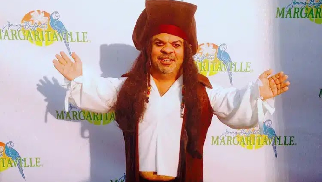 Little person entertainer dressed like Jack Sparrow at a restaurant event